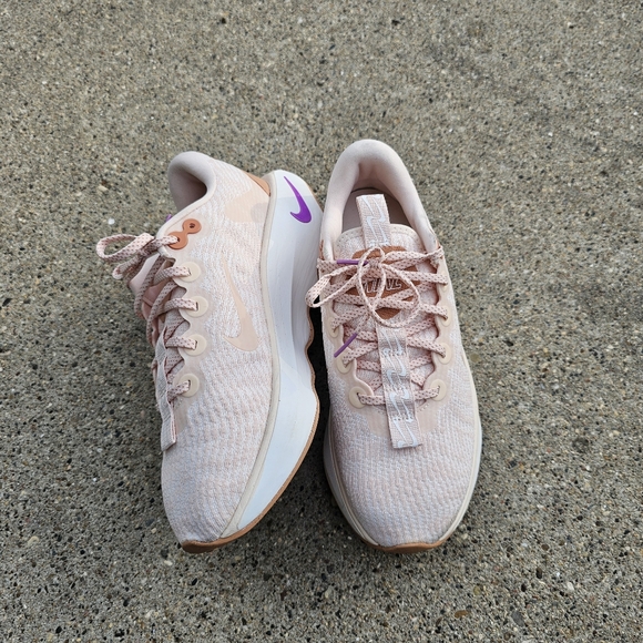 Nike Motiva - Picture 3 of 17